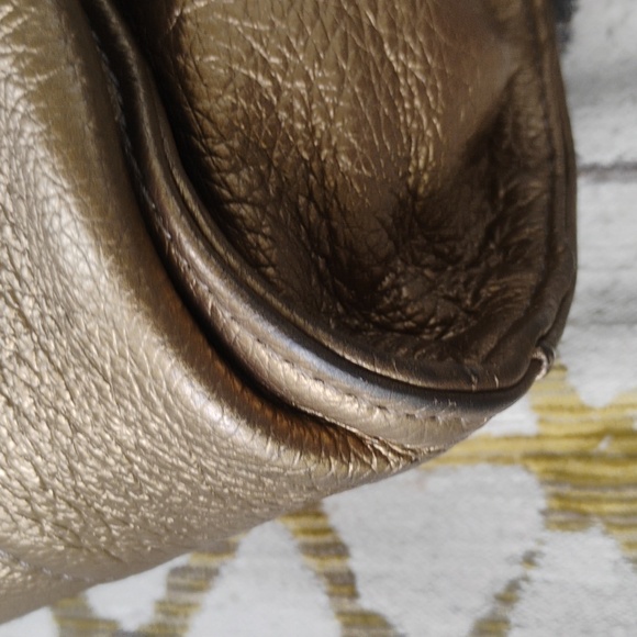 Tignanello Gold Leather Shoulder Bag - Picture 14 of 15